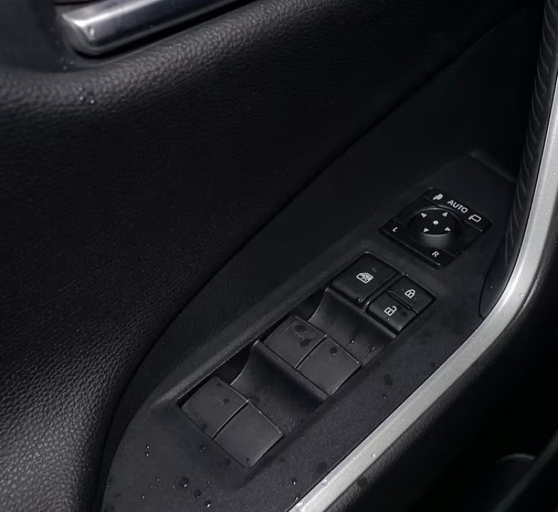 Toyota RAV4 - foto 21