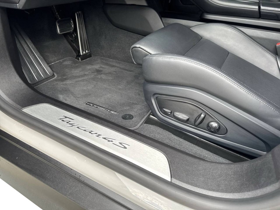 Porsche Taycan 4S - foto 14