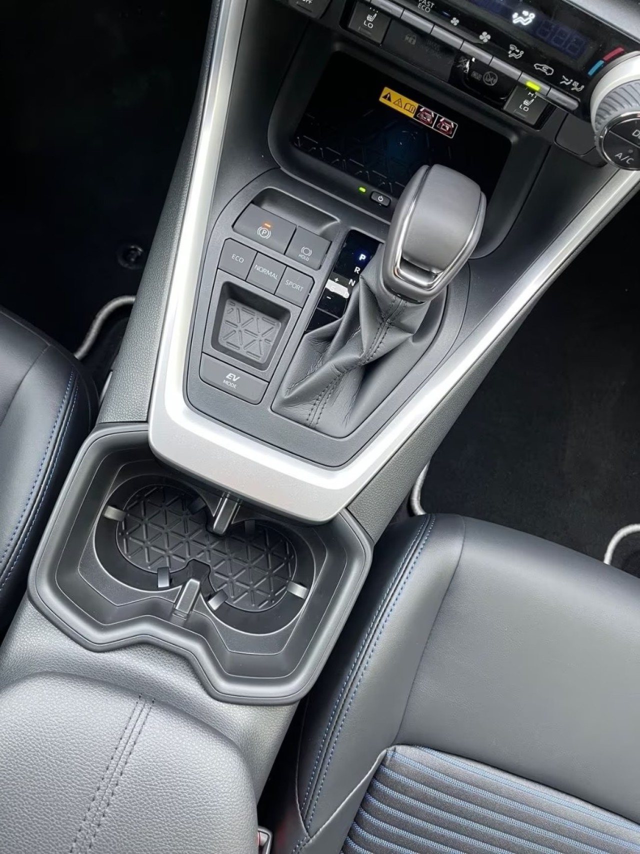 Toyota RAV4 - foto 14