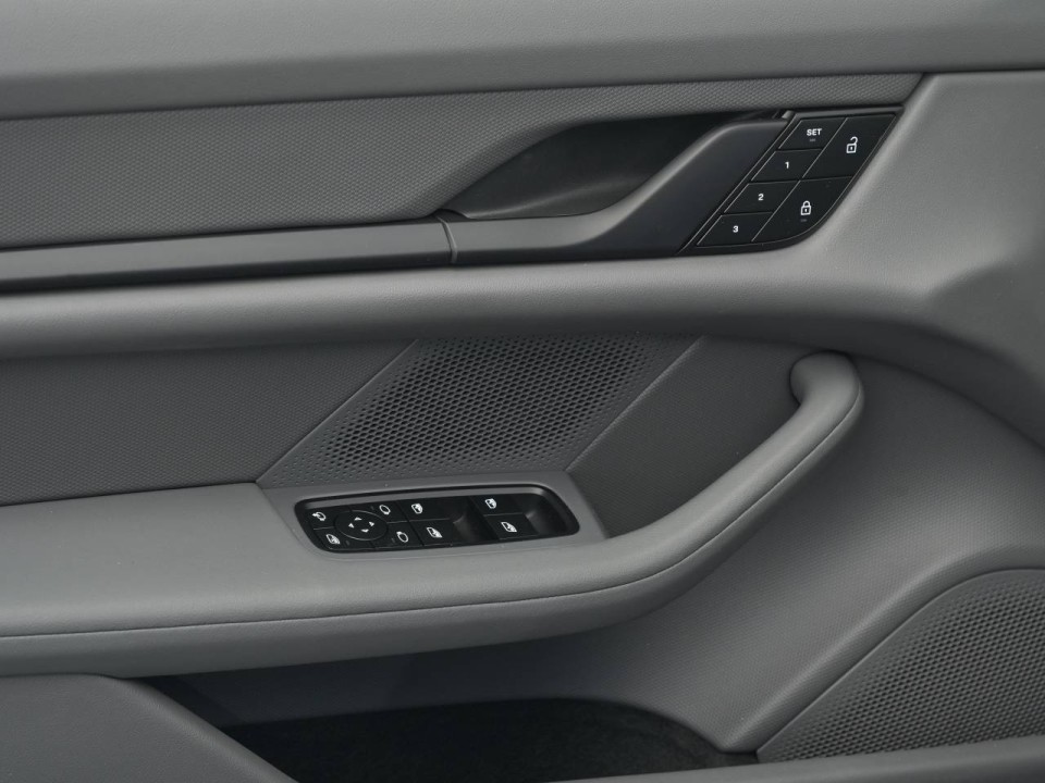 Porsche Taycan - foto 19
