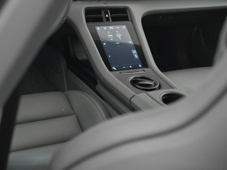 Porsche Taycan - foto 16