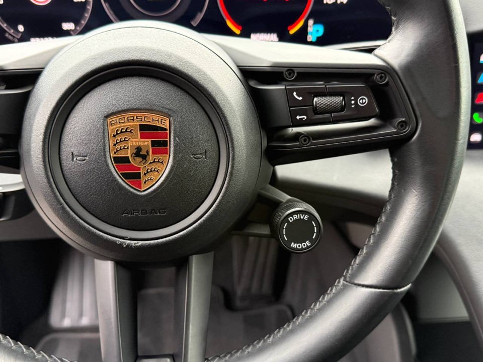 Porsche Taycan - foto 14