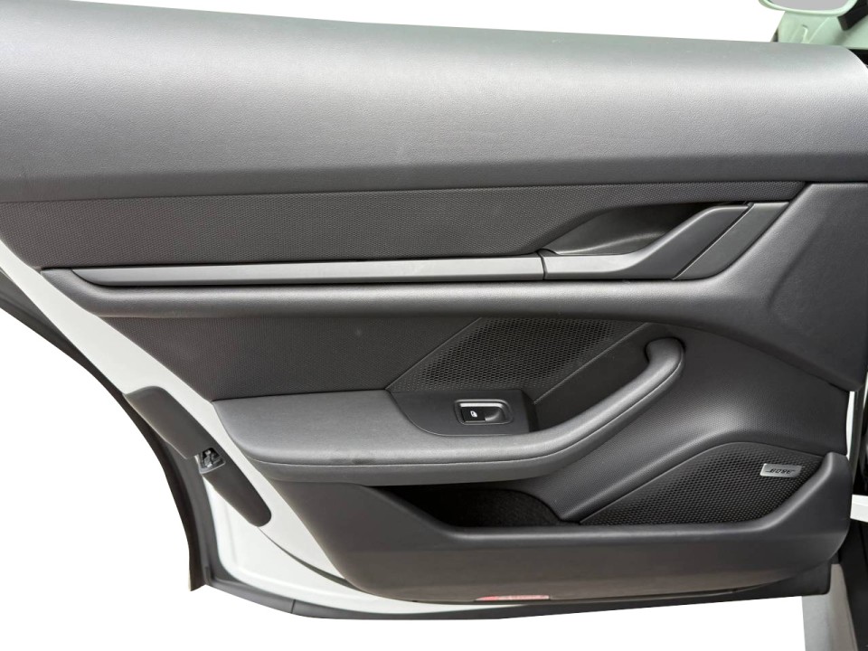 Porsche Taycan - foto 33