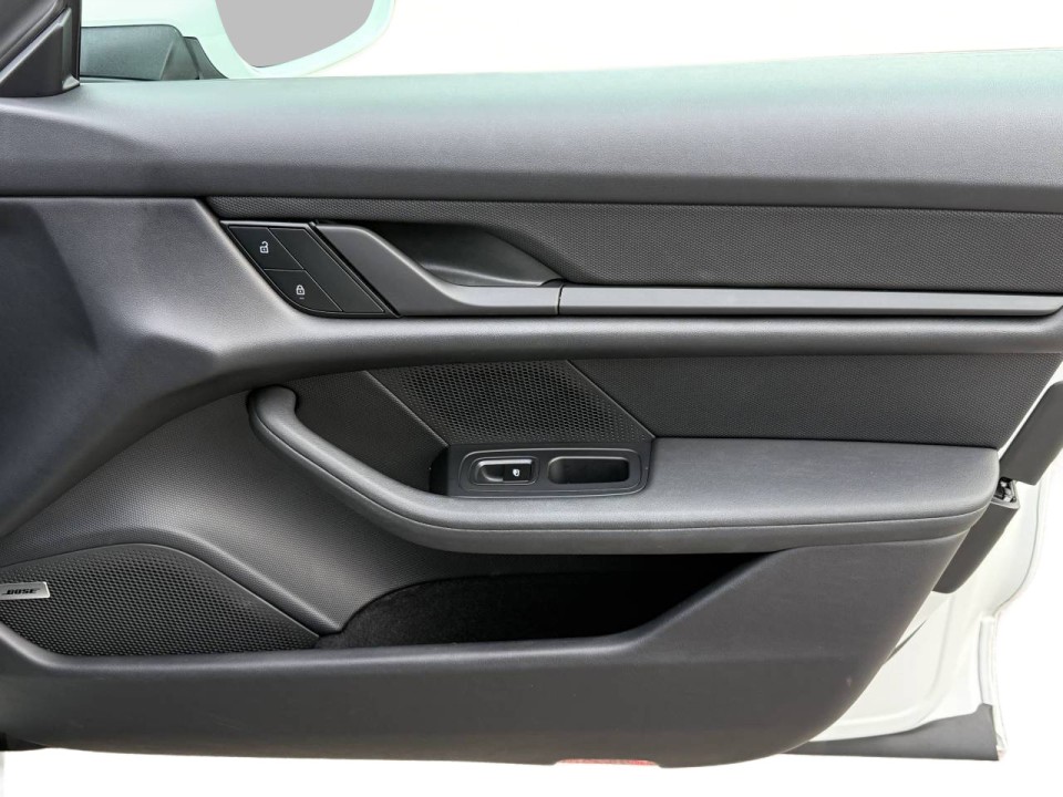 Porsche Taycan - foto 31