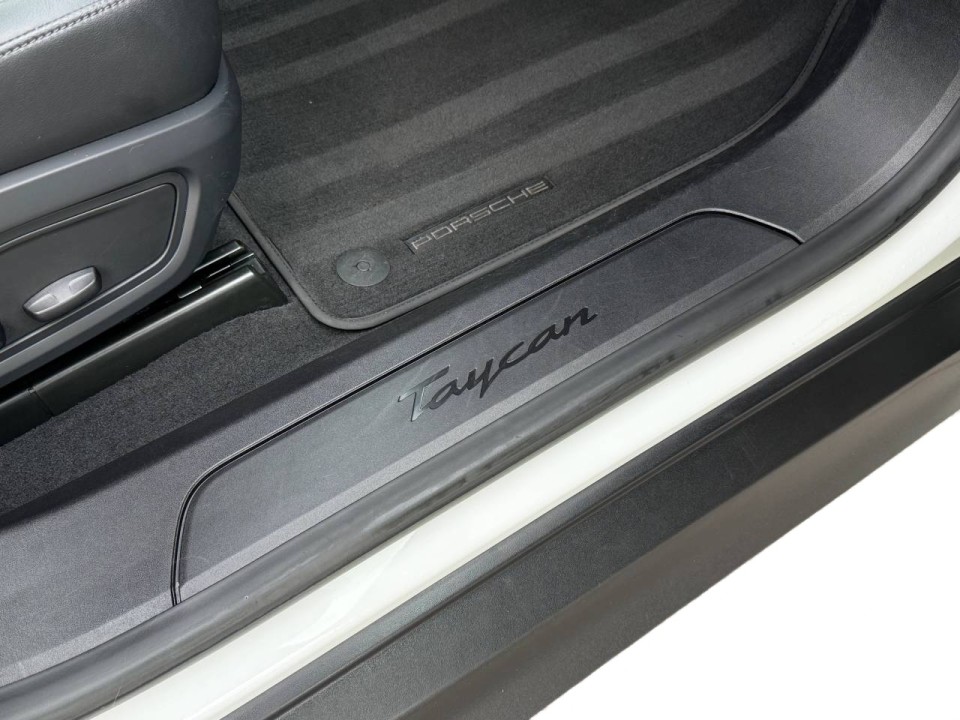 Porsche Taycan - foto 27