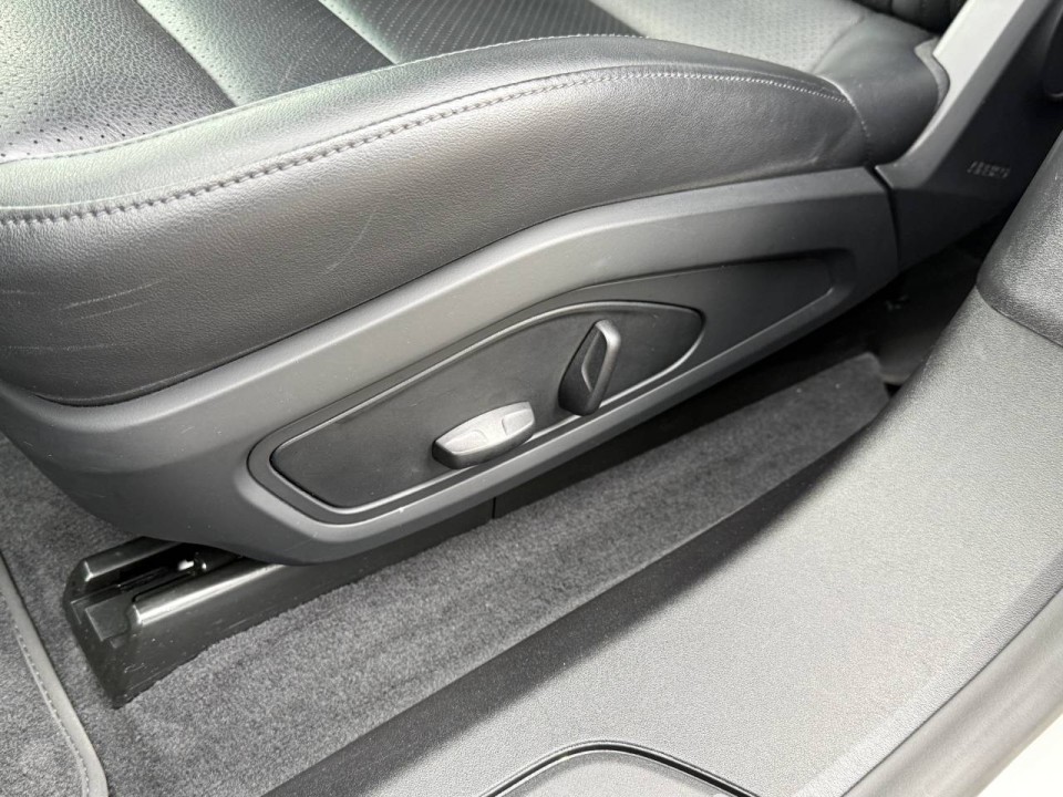 Porsche Taycan - foto 29