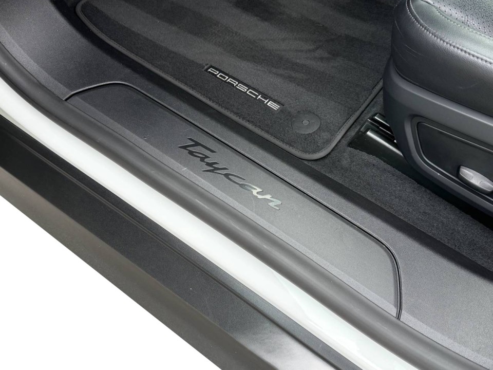 Porsche Taycan - foto 30