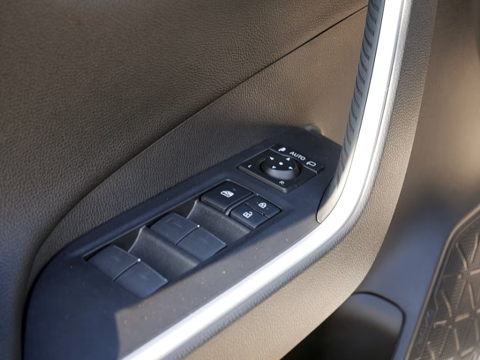 Toyota RAV4 - foto 19