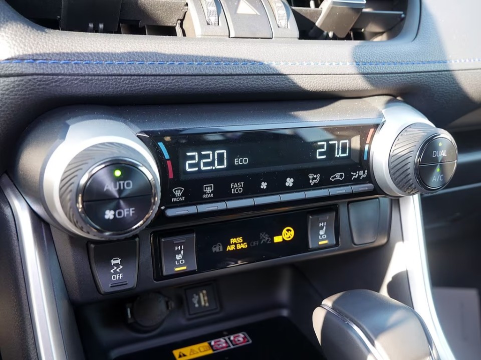 Toyota RAV4 - foto 11