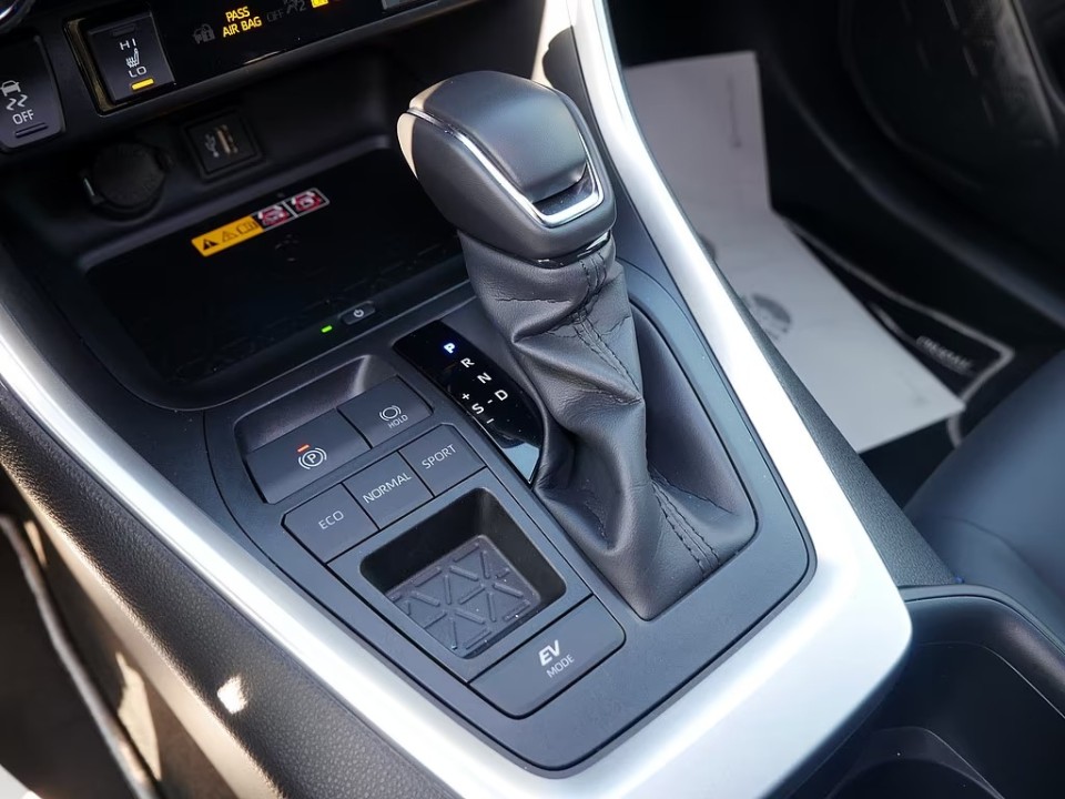 Toyota RAV4 - foto 10