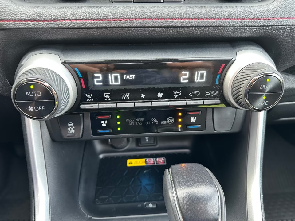 Toyota RAV4 - foto 11