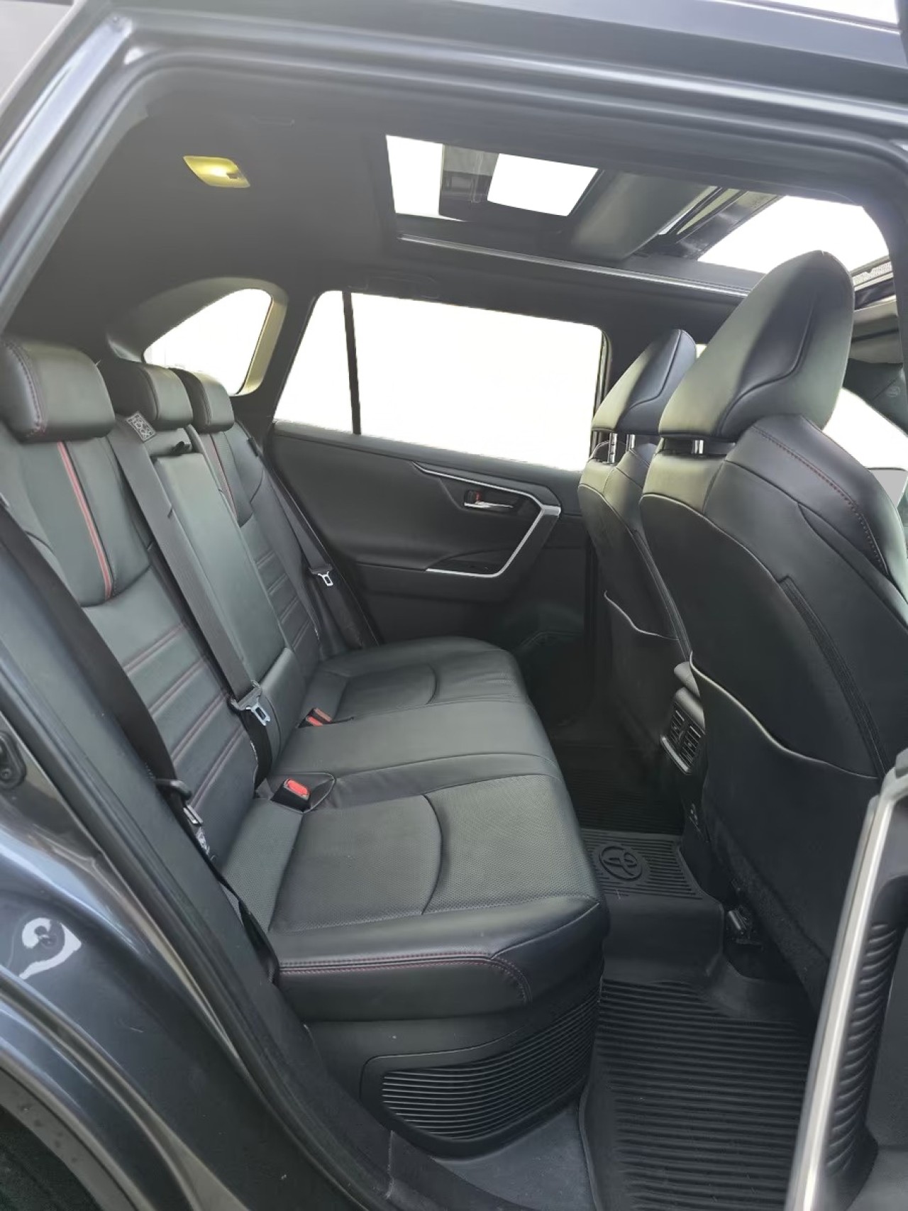 Toyota RAV4 - foto 14