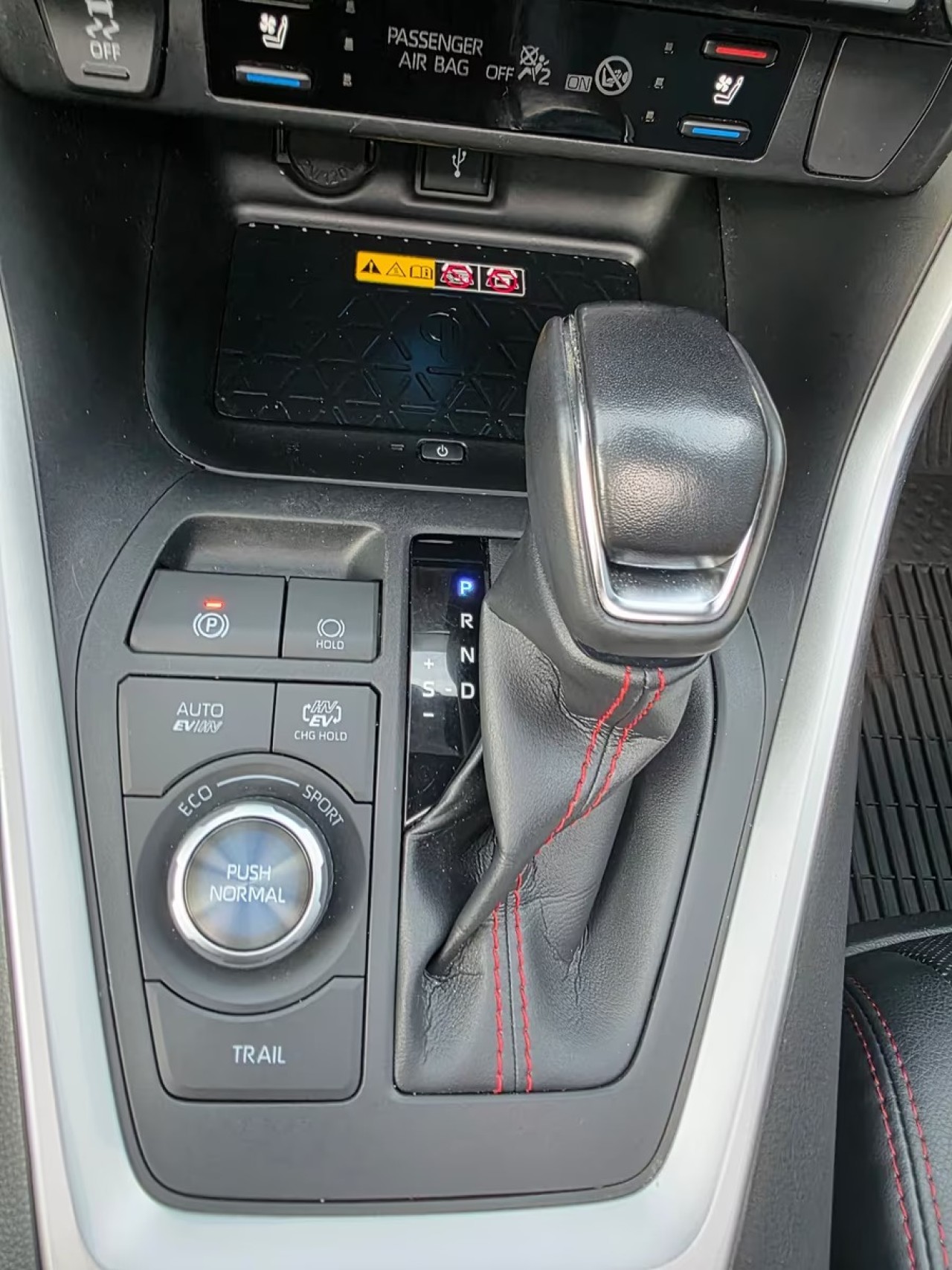 Toyota RAV4 - foto 10