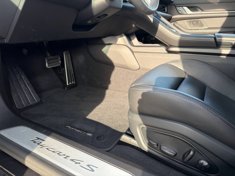 Porsche Taycan 4S - foto 15