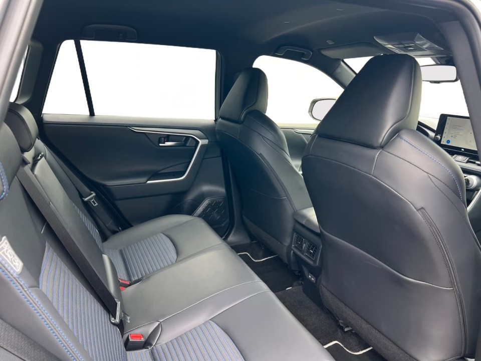 Toyota RAV4 - foto 17