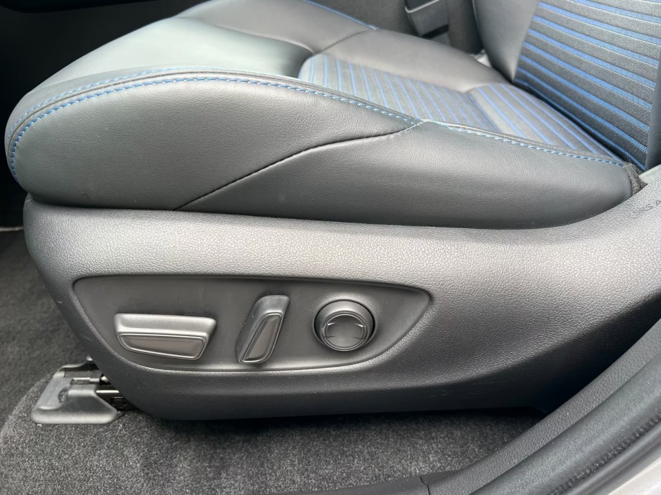 Toyota RAV4 - foto 19