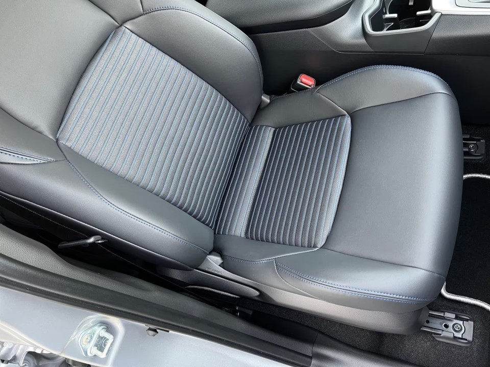 Toyota RAV4 - foto 19