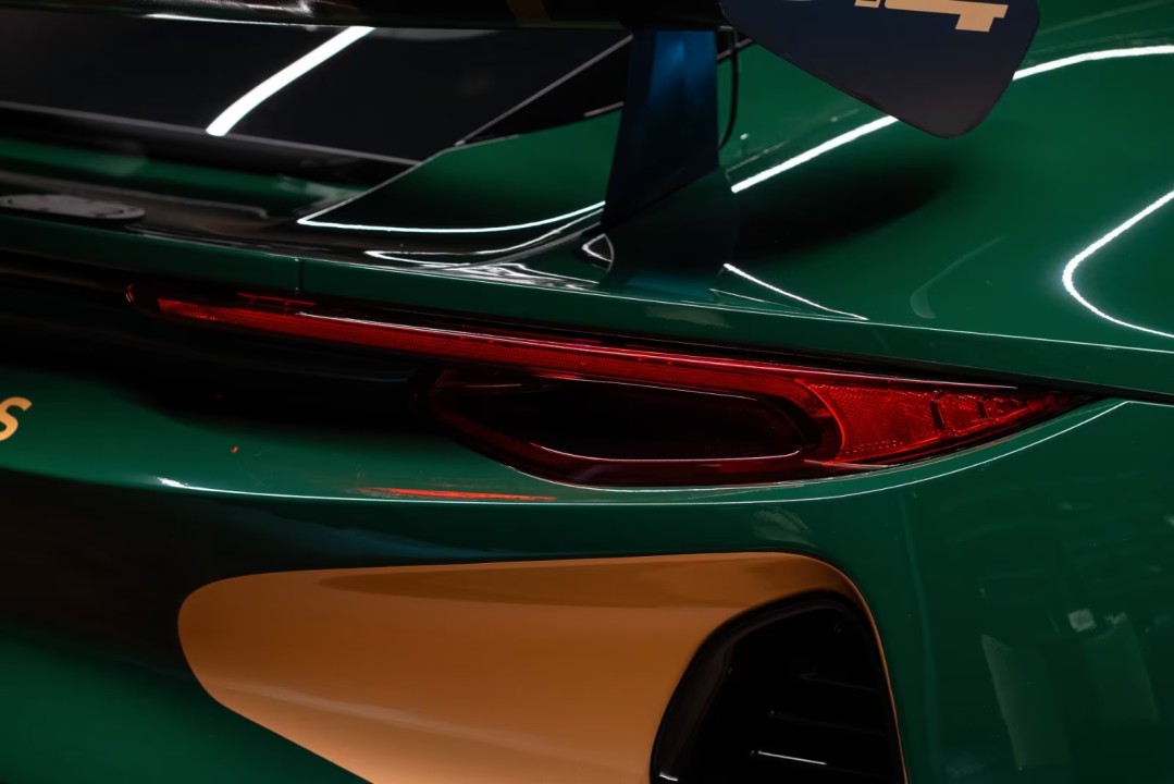 Lotus Emira GT4 - foto 16