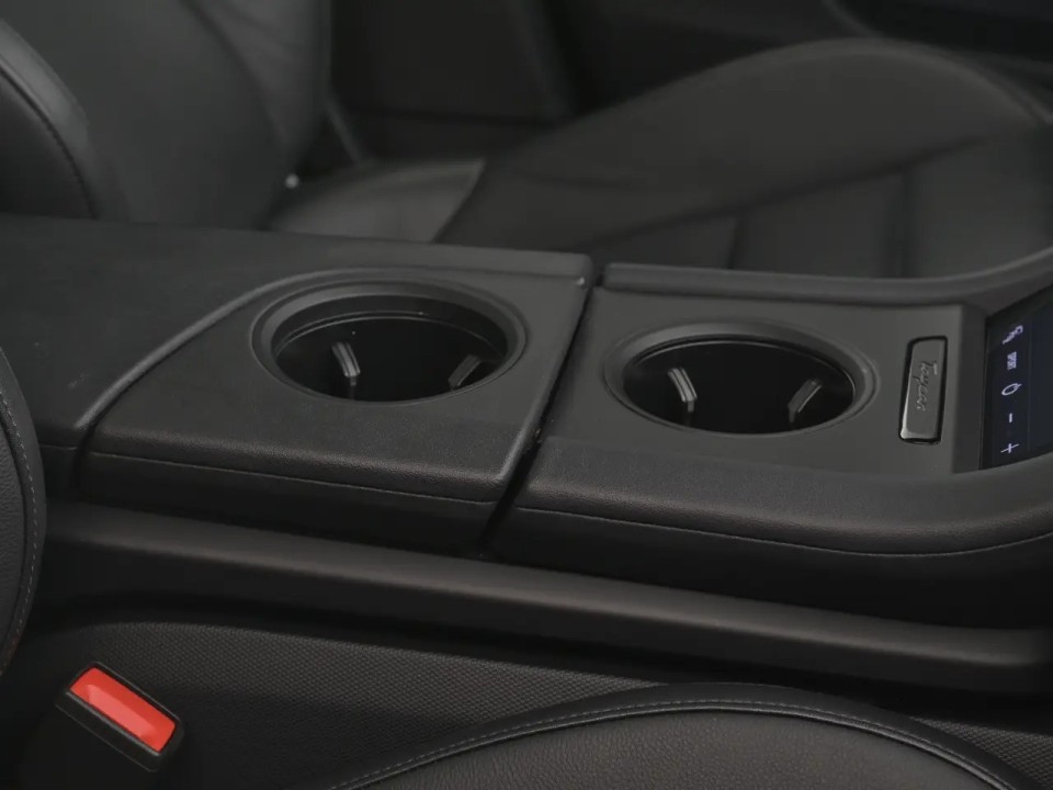 Porsche Taycan - foto 15