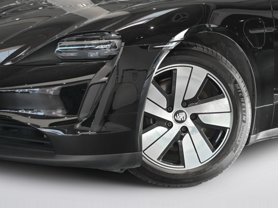 Porsche Taycan - foto 25