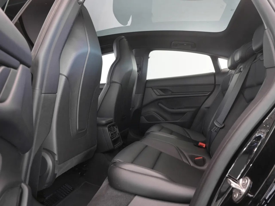 Porsche Taycan - foto 18