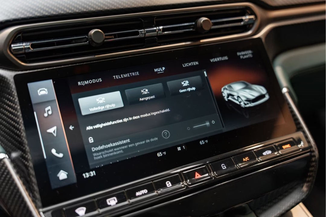 Aston Martin Vanquish - foto 22