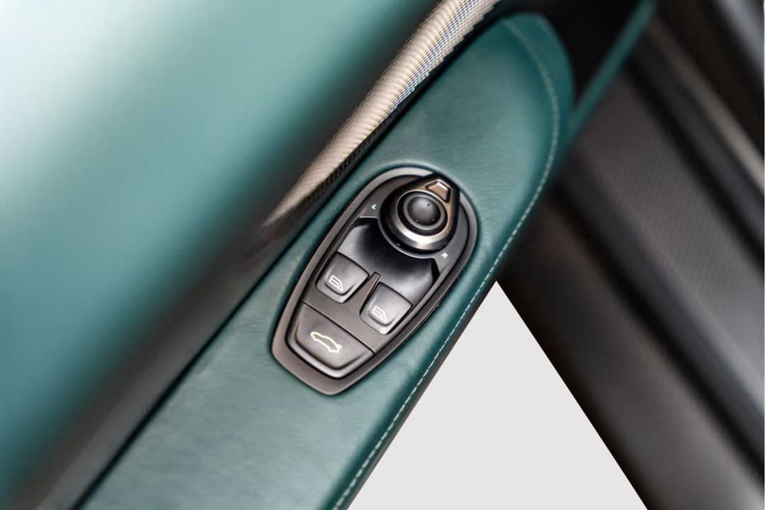 Aston Martin Vanquish - foto 30