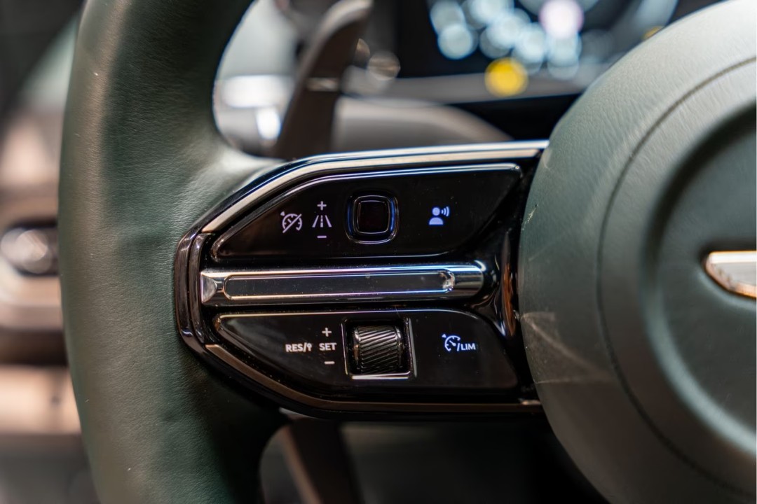 Aston Martin Vanquish - foto 13