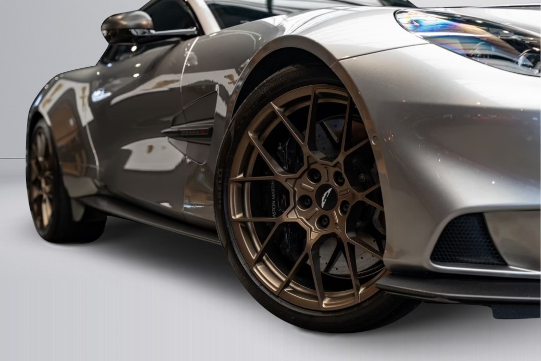 Aston Martin Vanquish - foto 42