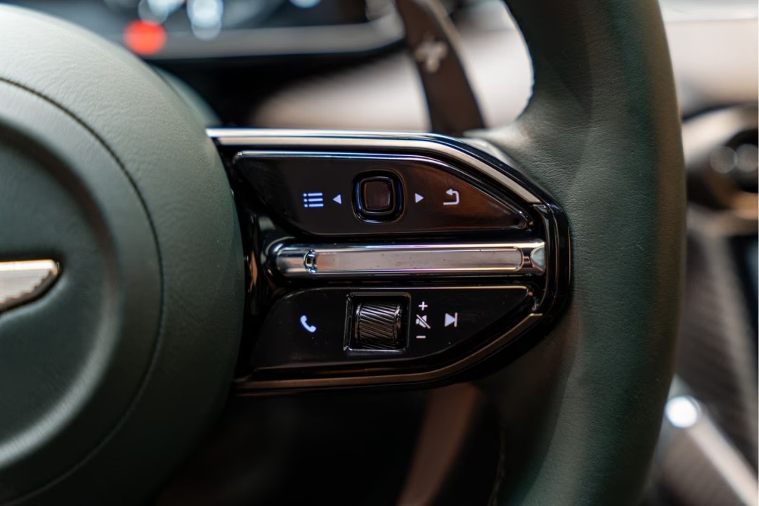 Aston Martin Vanquish - foto 14