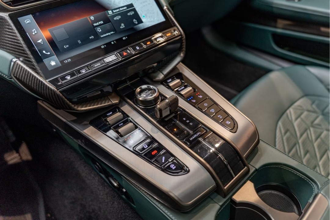 Aston Martin Vanquish - foto 24