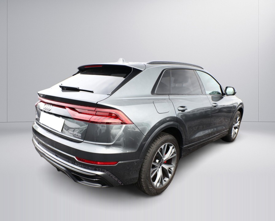 Audi Q8 55 TFSI Quattro S-line (2)