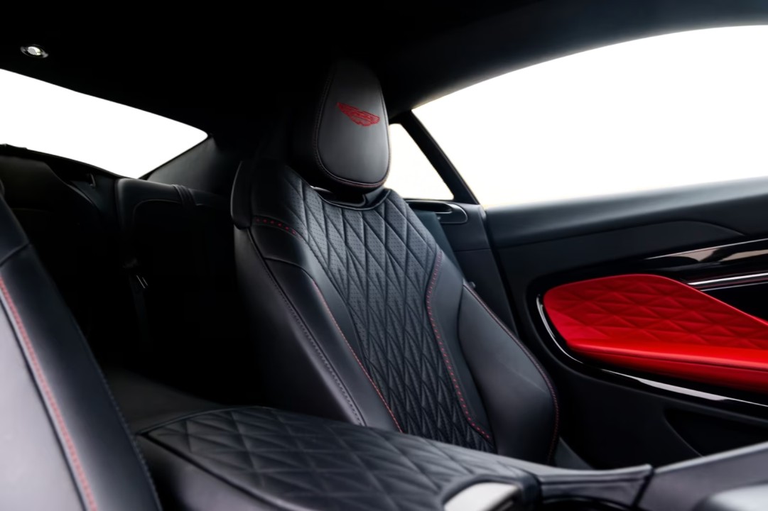 Aston Martin DB12 - foto 10