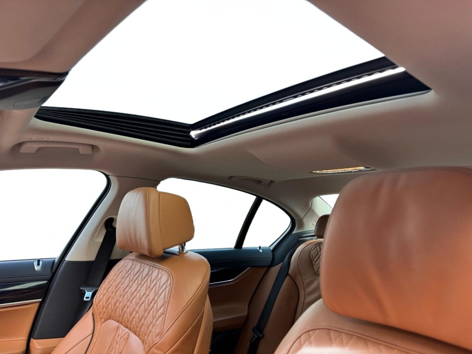 BMW Seria 7 xDrive740d - foto 19