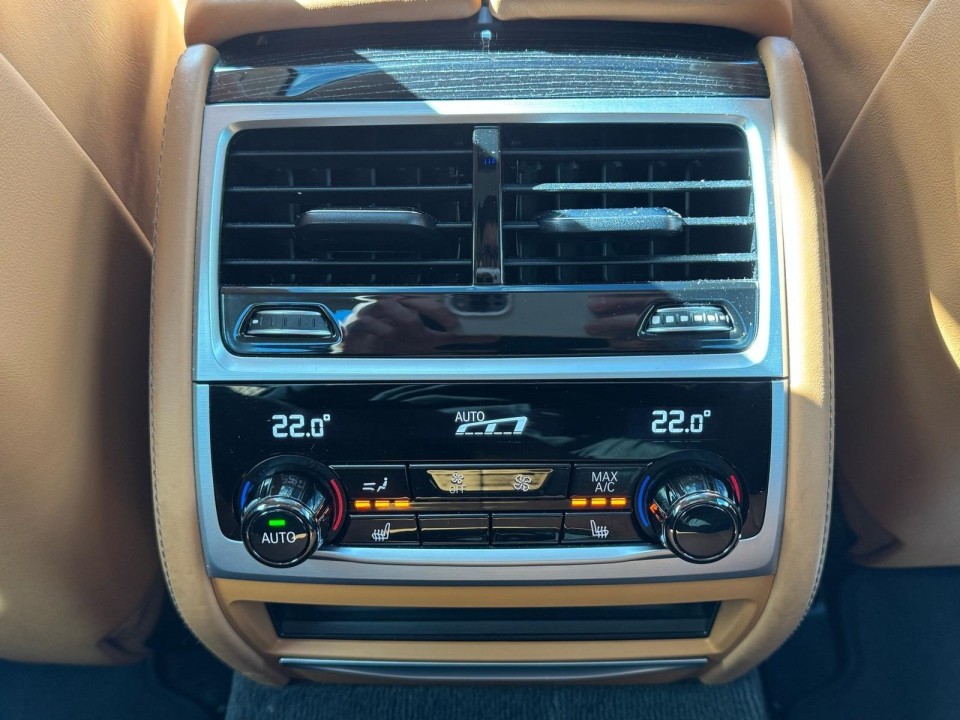 BMW Seria 7 xDrive740d - foto 17