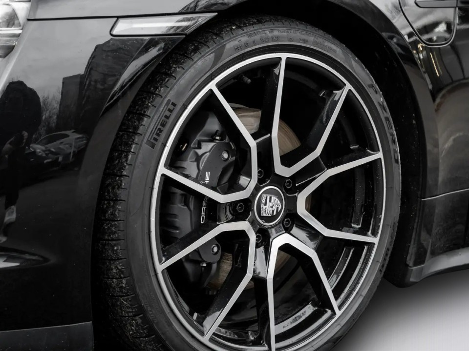 Porsche Taycan - foto 33