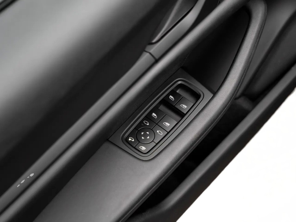 Porsche Taycan - foto 23