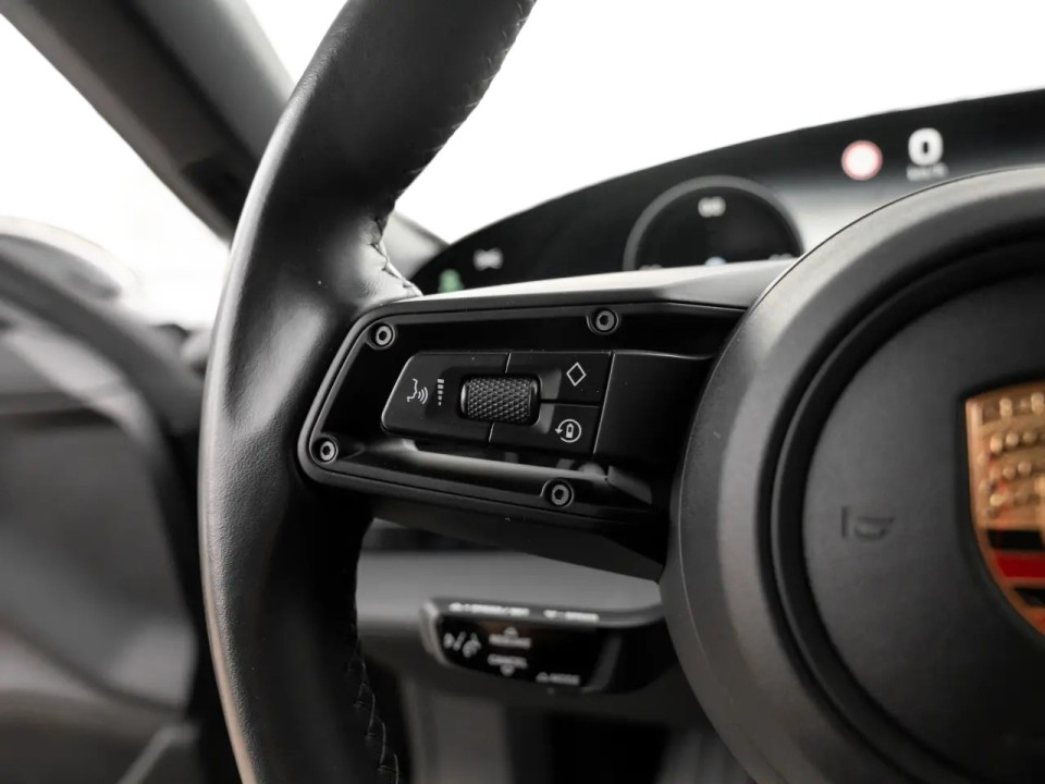 Porsche Taycan - foto 9