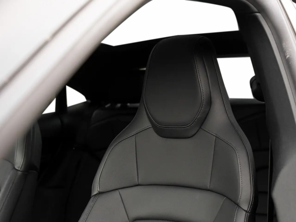 Porsche Taycan - foto 19