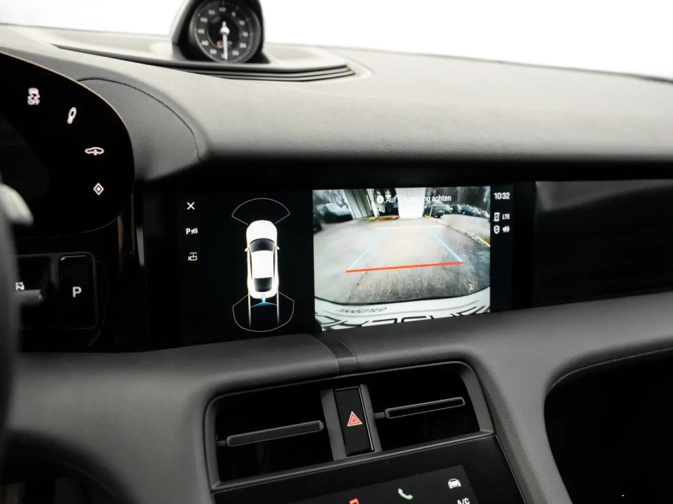 Porsche Taycan - foto 17