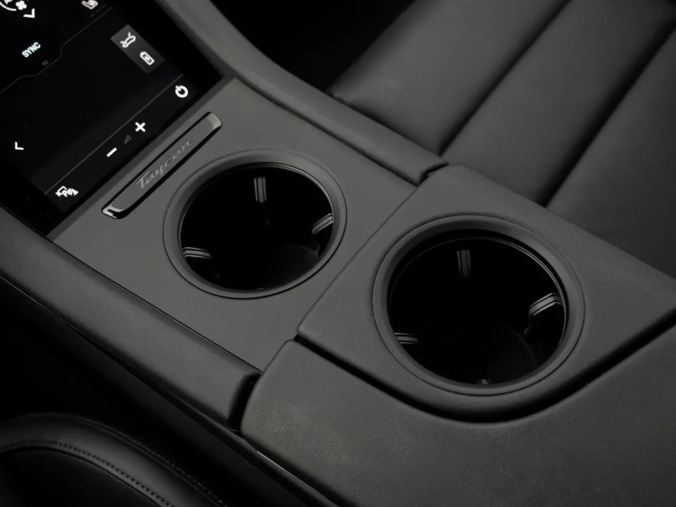 Porsche Taycan - foto 15