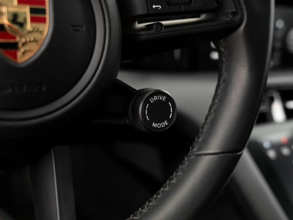 Porsche Taycan - foto 12