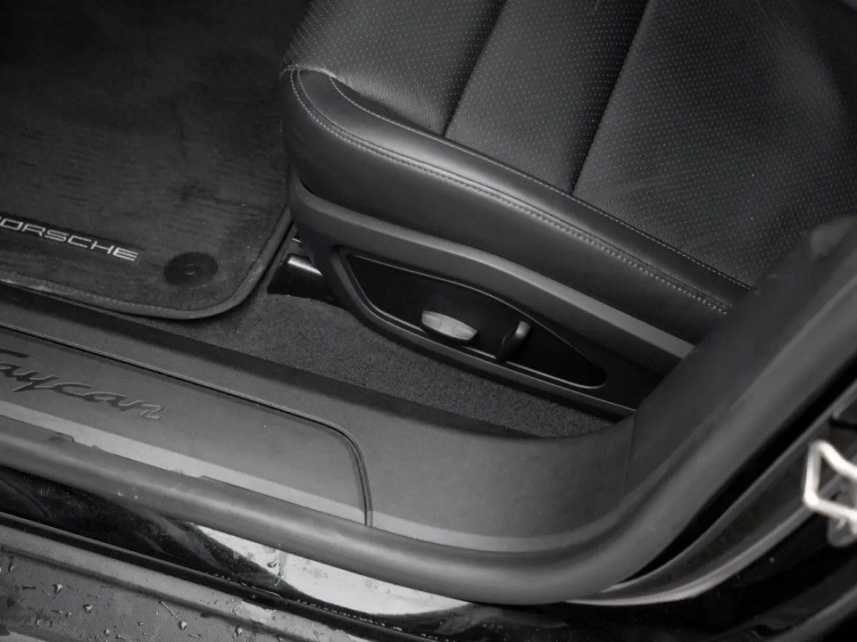 Porsche Taycan - foto 24