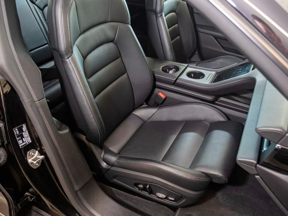 Porsche Taycan 4 Cross Turismo - foto 19