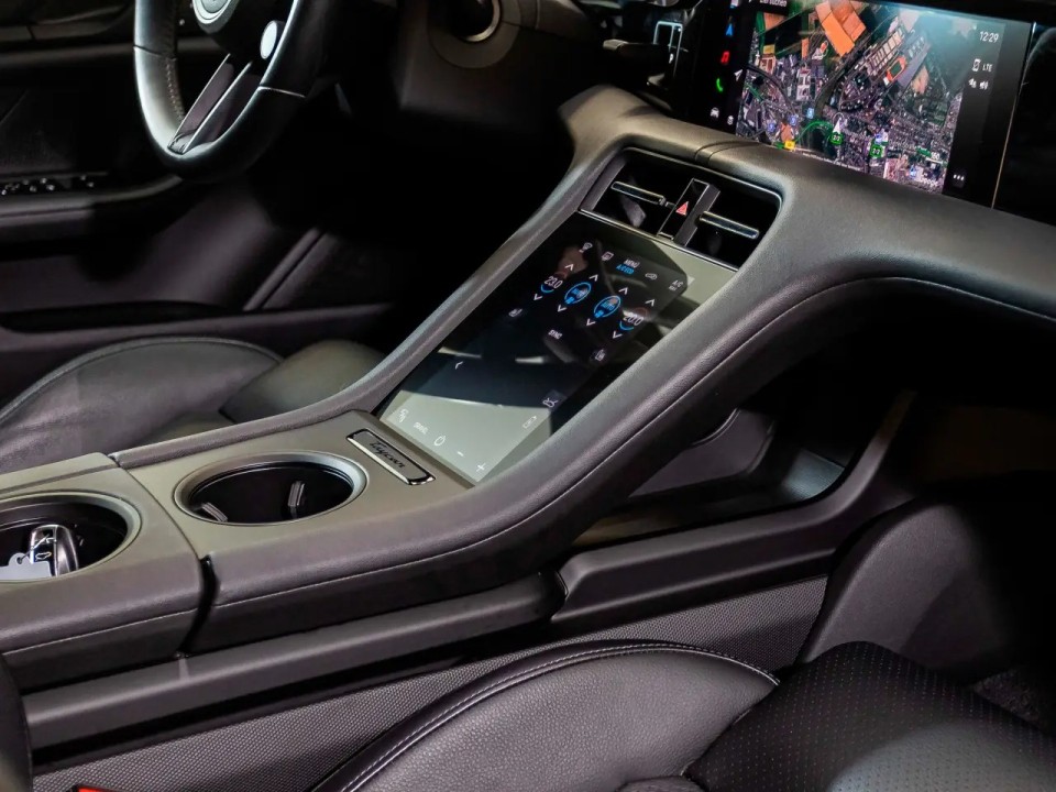 Porsche Taycan 4 Cross Turismo - foto 12