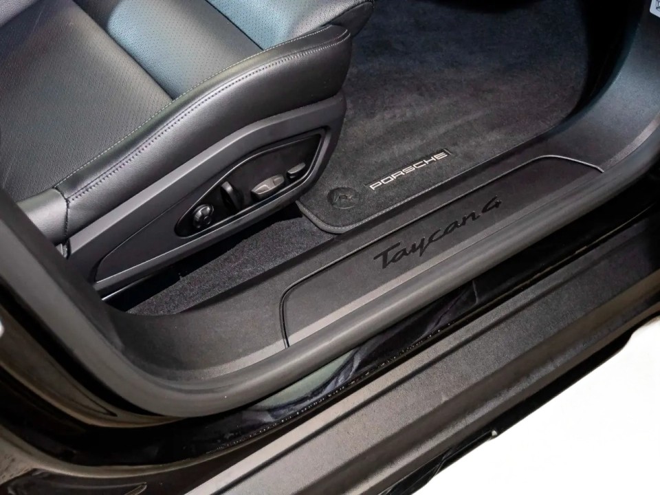 Porsche Taycan 4 Cross Turismo - foto 25