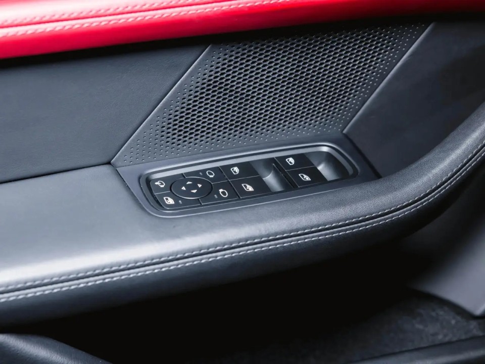 Porsche Taycan - foto 28