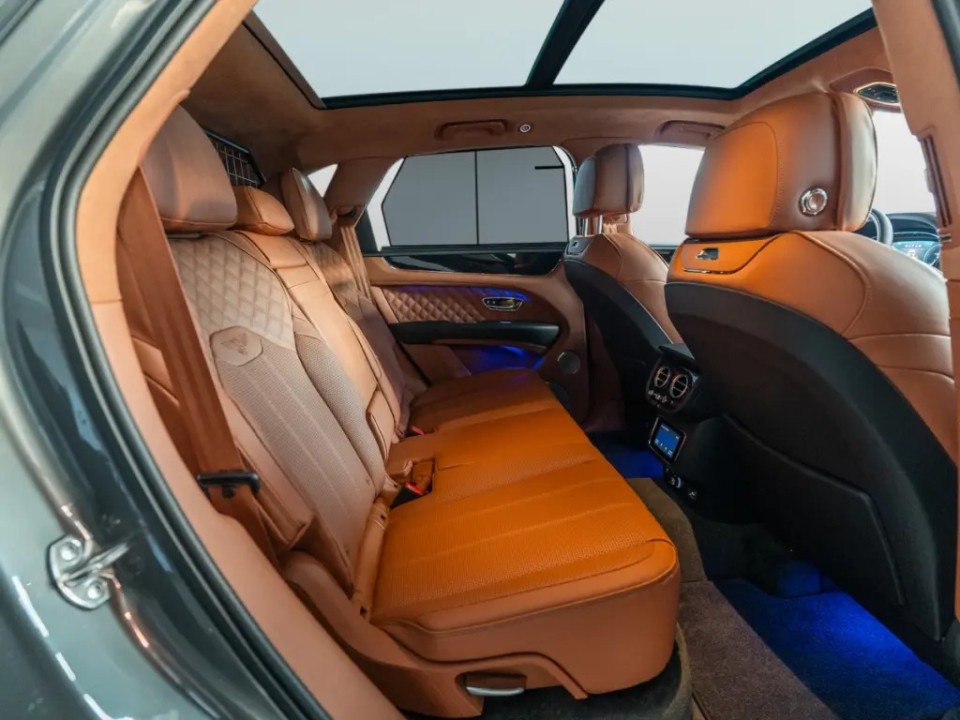 Bentley Bentayga Azure V8 - foto 13