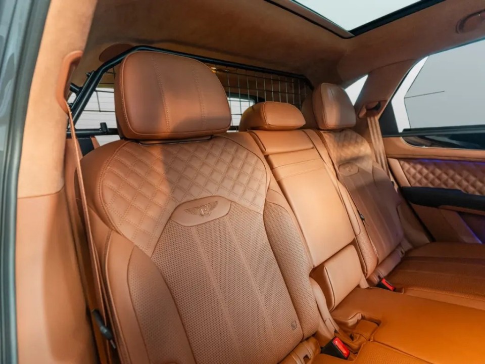 Bentley Bentayga Azure V8 - foto 12