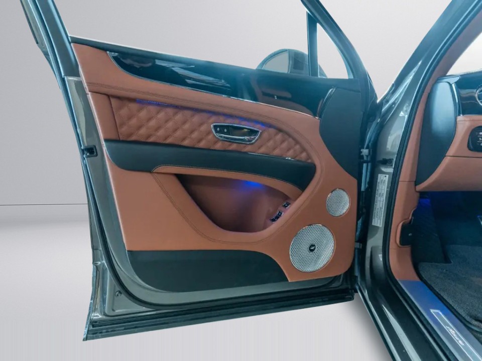 Bentley Bentayga Azure V8 - foto 14